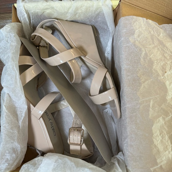 Cathy Jean Women’s Ankle Strap Open Toe Buckle  Ivory Size 6 Cream Color - Picture 7 of 13